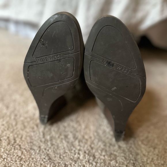 Gray leather Nine West tall wedge boots size 10 - Picture 3 of 5